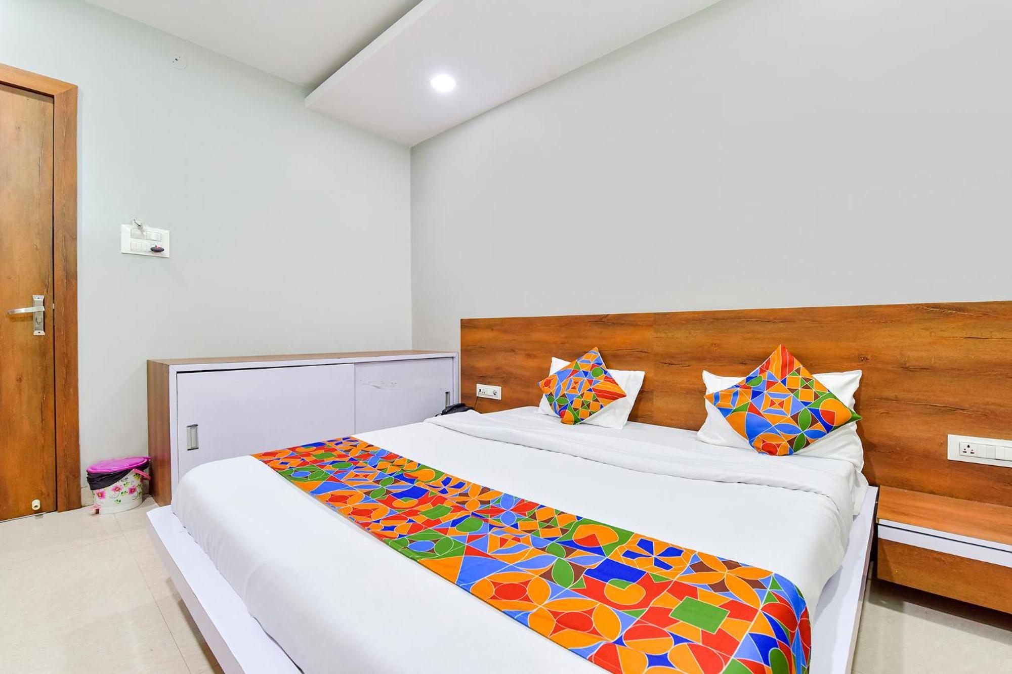 Fabhotel Raghumani Palace ウッジャイン エクステリア 写真